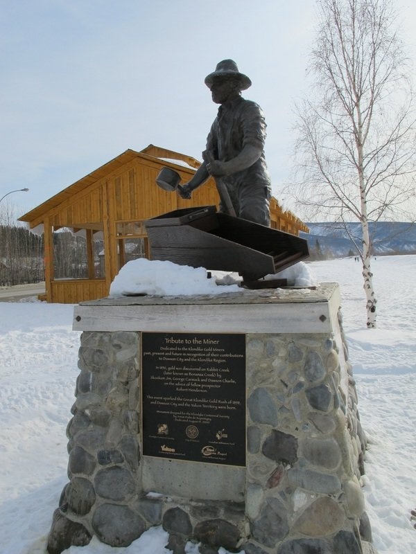 Tượng phu vàng, một biểu tượng ở Dawson. Ảnh: Wordpress.