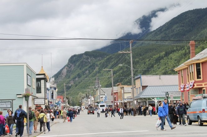 Phố mua sắm ở Skagway trên cung đường du lịch