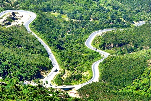 Phong cảnh đèo Hải Vân vô cùng ngoạn mục.