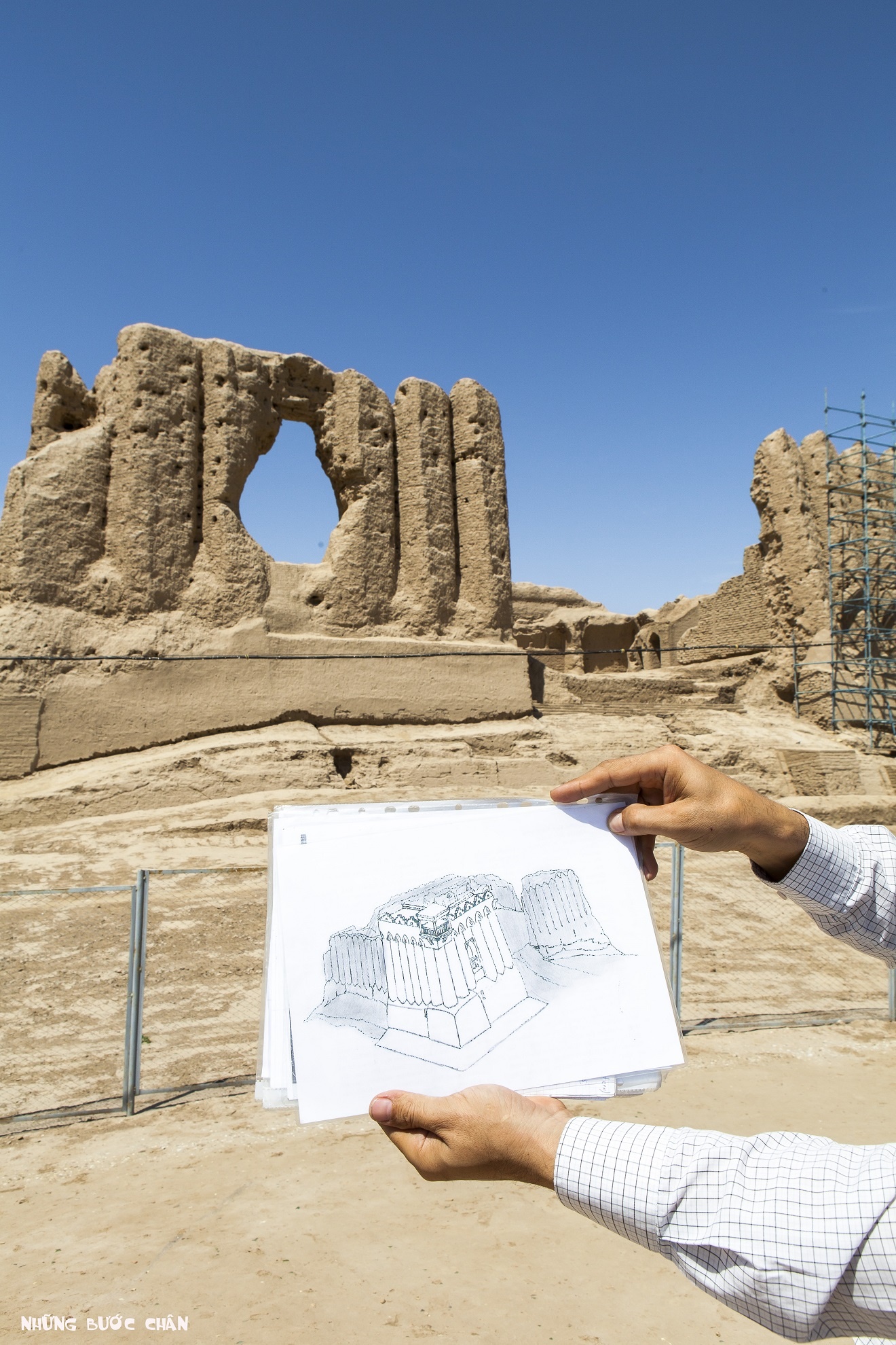 Merv trước đây là thành phố ốc đảo giữa sa mạc Karakum rộng lớn nằm trên con đường tơ lụa và từng là thành phố đông dân nhất trên thế giới. 