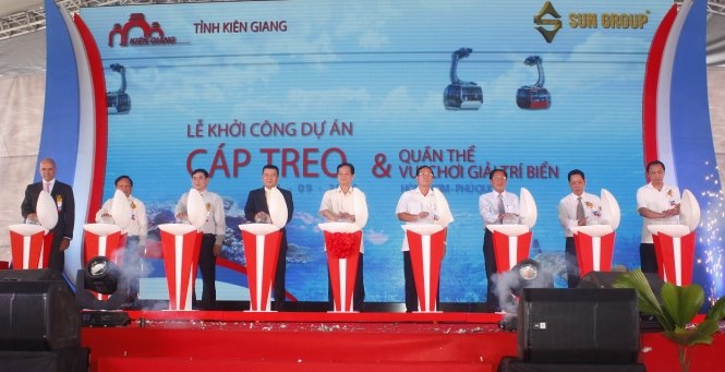 Thủ tướng và lãnh đạo tỉnh Kiên Giang phát lệnh khởi công dự án. Ảnh: Duy Khánh.