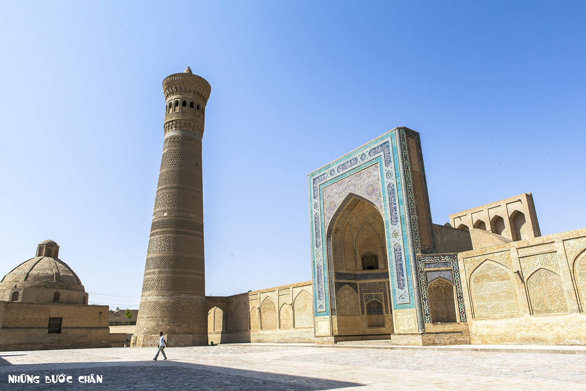 Tháp Kalyan, biểu tượng của thành phố cổ Bukhara, có niên đại 2300 năm.