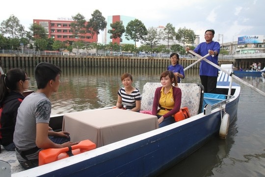 Sao du khach di tour Nhieu Loc khong mac ao phao? hinh anh