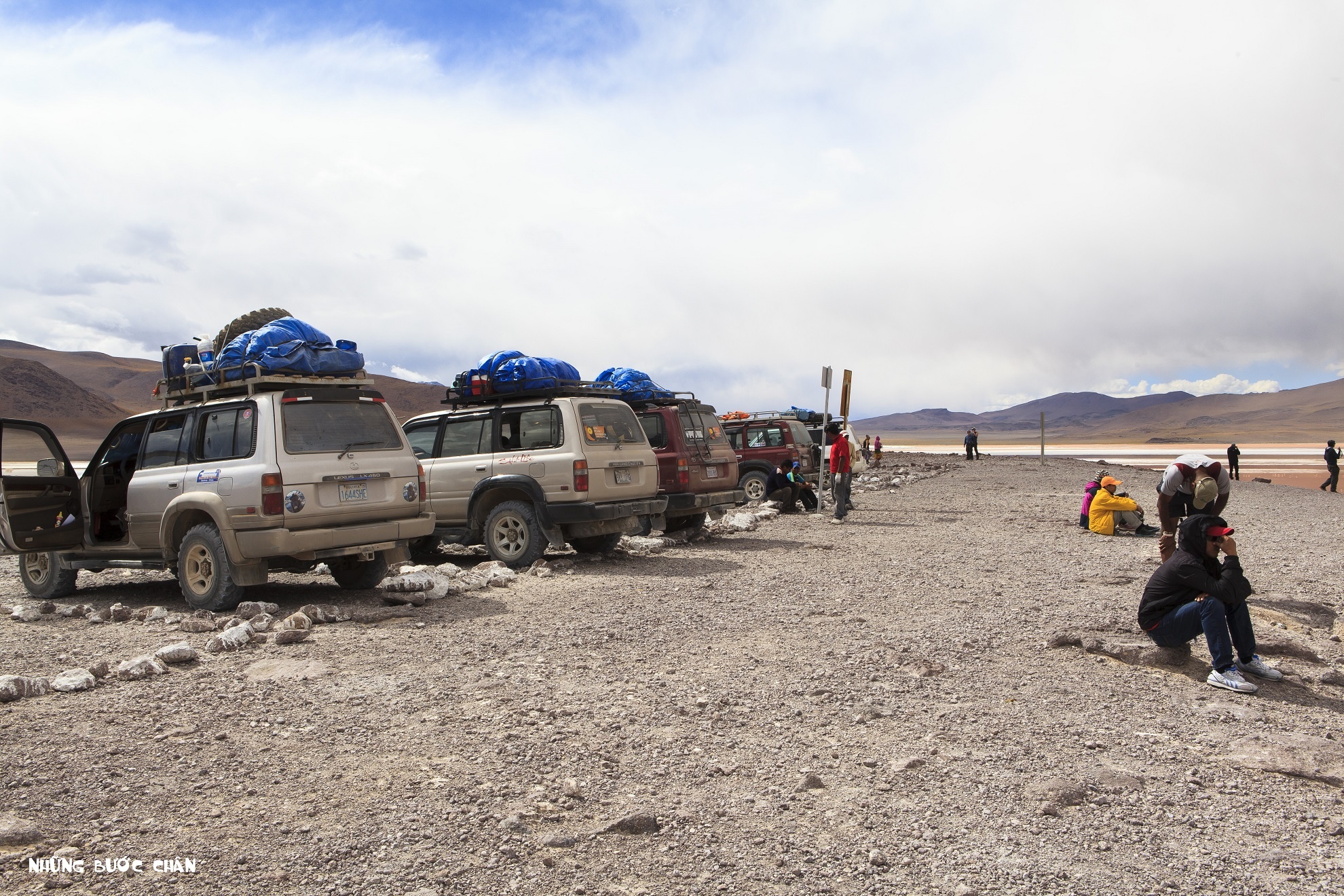 Hiện nay, khách du lịch Việt Nam chỉ cần xin visa Bolivia từ cửa khẩu khi nhập cảnh. Điều này tạo cơ hội cho du khách dễ dàng tham quan cảnh quan kỳ diệu ở đây vào những mùa yêu thích.