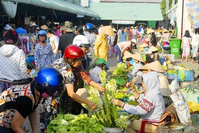 Ngày 4. Sau khi dùng bữa sáng là khoảng thời gian tự do mua sắm những đặc sản của miền Tây tại chợ trước khi đón chuyến bay trở về, kết thúc chuyến đi. Ảnh: Ngọc Trinh.
