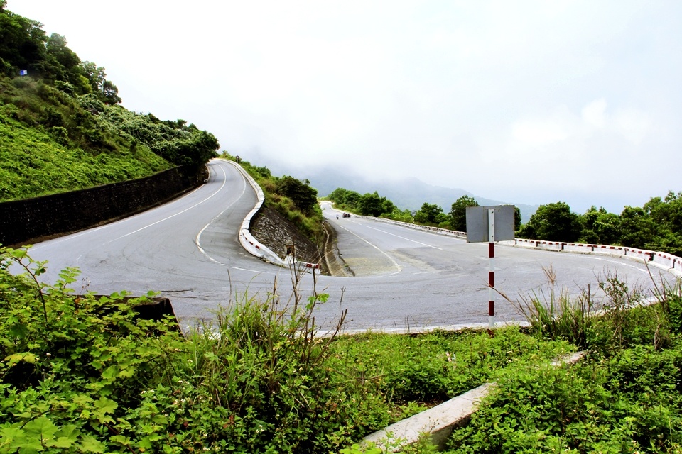 Nhung khuc cua day thach thuc tren deo Hai Van hinh anh