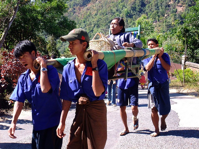 Kiệu Sedan, nét đặc trưng trong nền văn hóa hành hương của Myanmar. Ảnh: Bnfmyanmar.com.