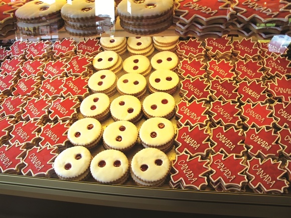 Den Ottawa, nham nhi 'banh Obama' hinh anh