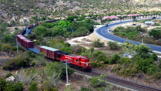 Giam 50% gia ve tau tuyen Sai Gon - Thap Cham hinh anh