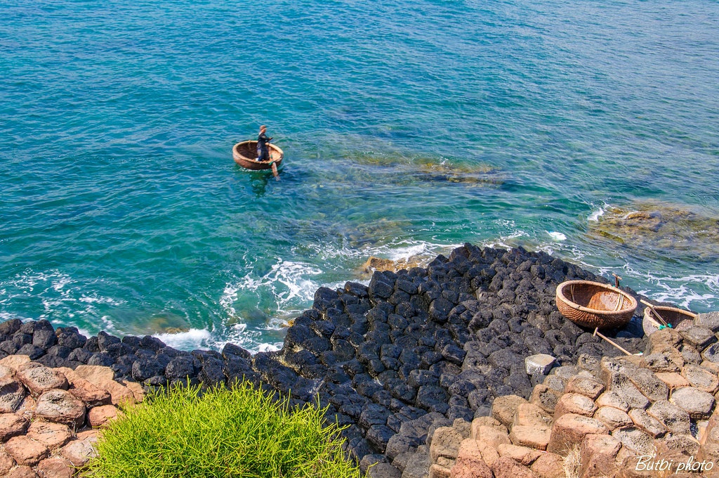 Gành Đá Đĩa. Ảnh: Butbi45.