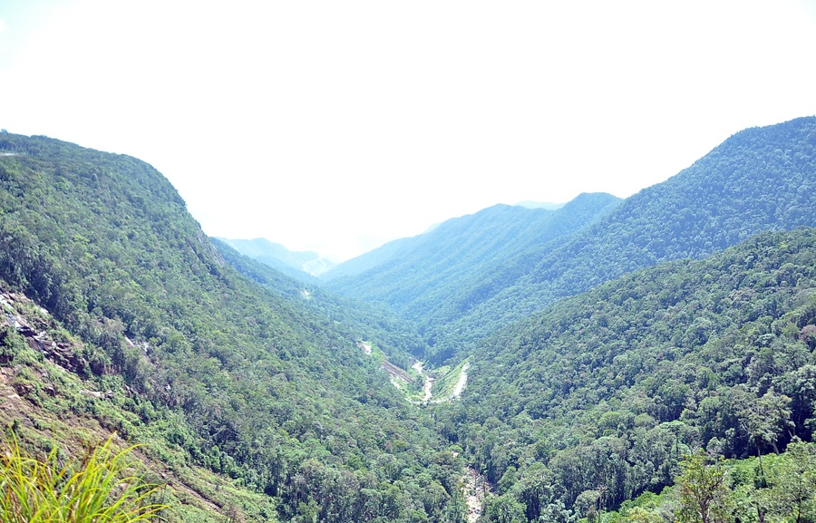 Khung cảnh nhìn từ đèo Hòn Giao ở độ cao 1.500m.