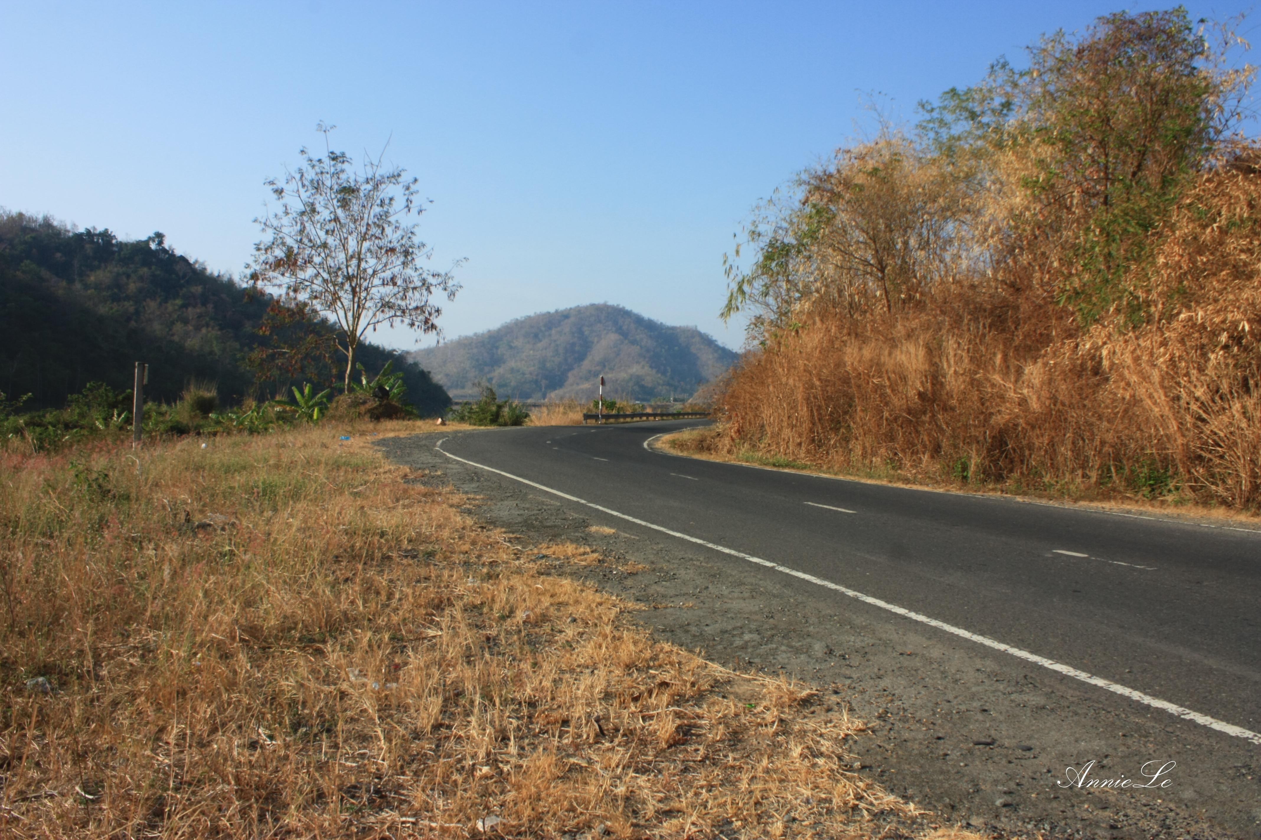 Người lữ hành khó hình dung được điều bất ngờ gì đang chờ đợi mình sau mỗi khúc cua.