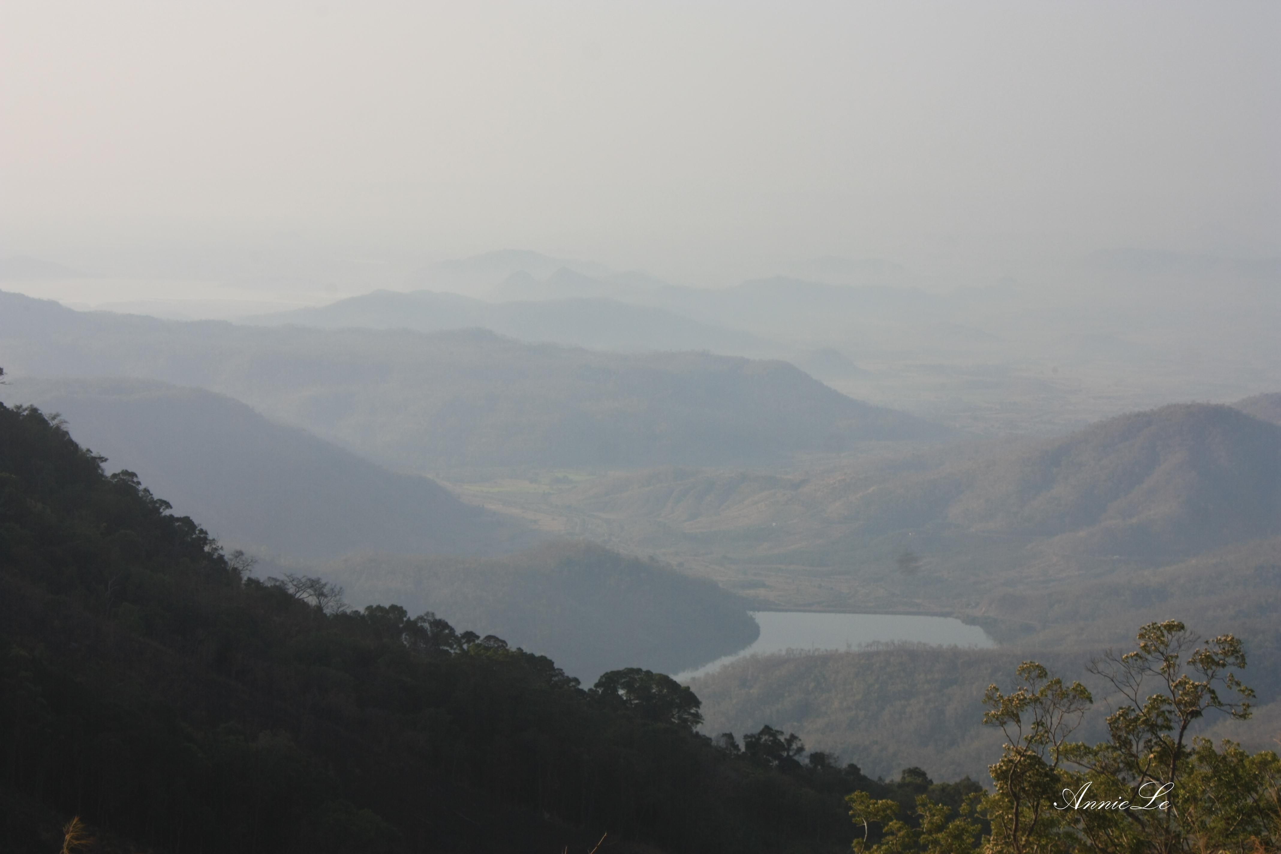 Vỡ òa trước khung cảnh hùng vĩ.