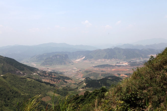 Thung lũng Mường Than dưới chân đèo Khau Cọ, phía Than Uyên. Ảnh: Thủy Trần.