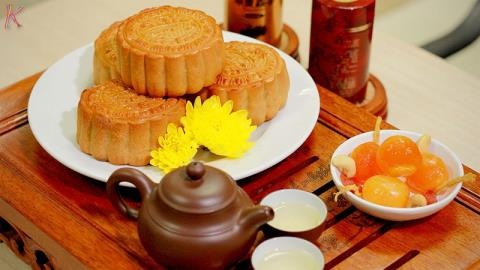 Bánh Trung thu là món ăn không thể thiếu mỗi dịp rằm tháng 8 âm lịch. Ảnh: Exotic Voyages.
