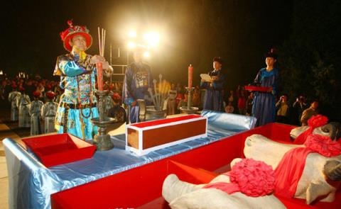 Nghi thức tế lễ phỏng theo truyền thống được tổ chức tại