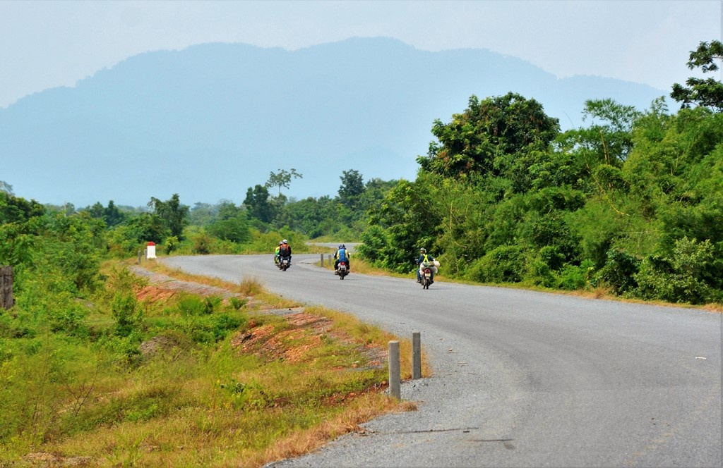 Tuy nhiên, vừa rồi chúng tôi đã có dịp khám phá một góc rất khác của đất nước Khmer láng giềng mà rất ít du khách biết tới, đó là thử một lần chinh phục đỉnh Aural cao 1,813m, nóc nhà của đất nước Campuchia.