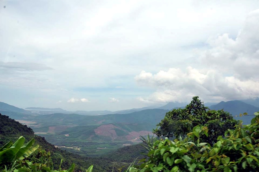 Phong cảnh như bức tranh thủy mặc trên đỉnh Bạch Mã.