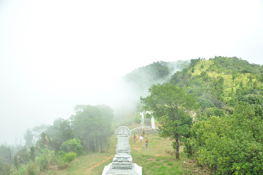 Những ngày lễ khách đến Bạch Mã thường đông hơn.