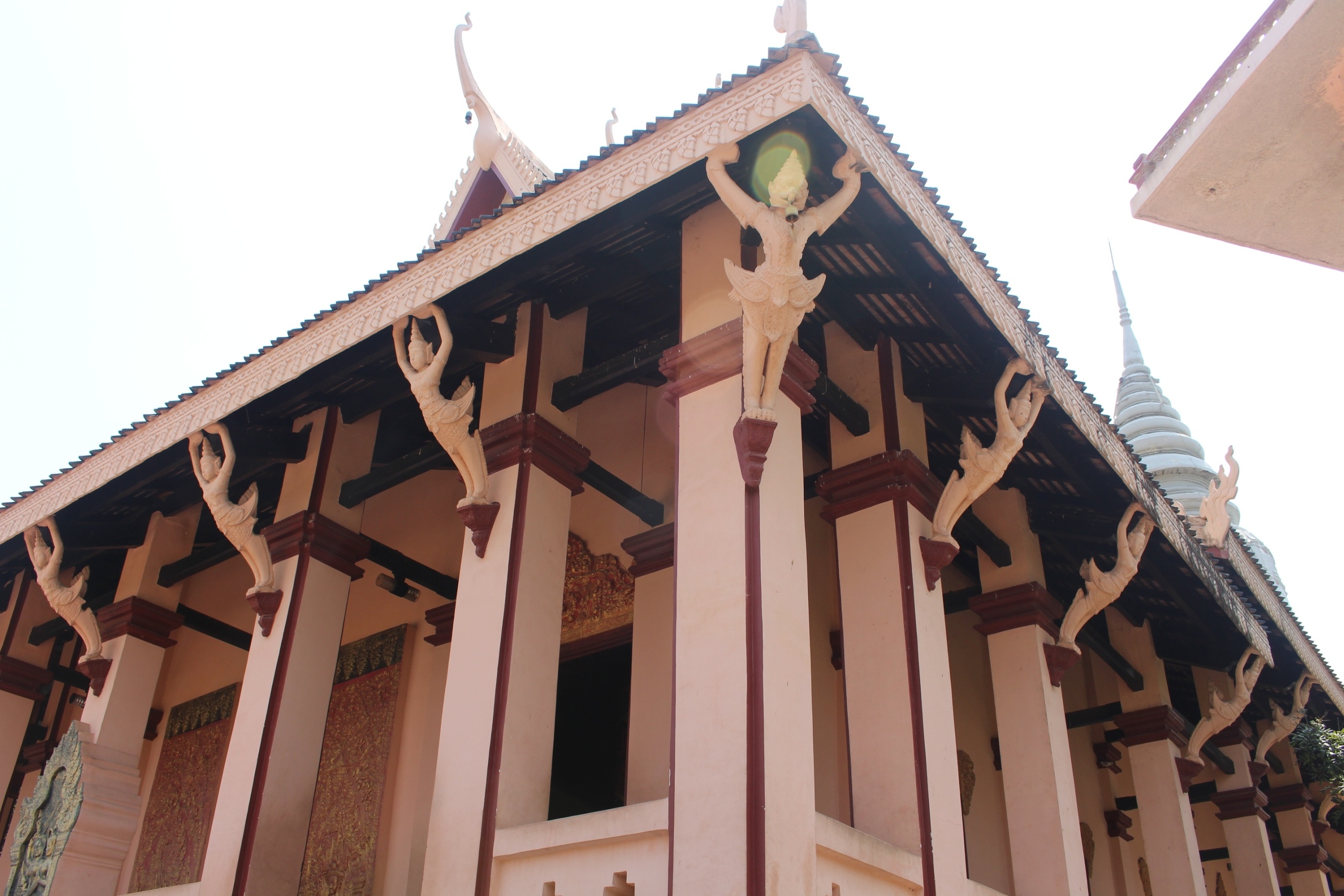 Nghệ thuật trang trí hoa văn độc đáo trong chùa Phnom.