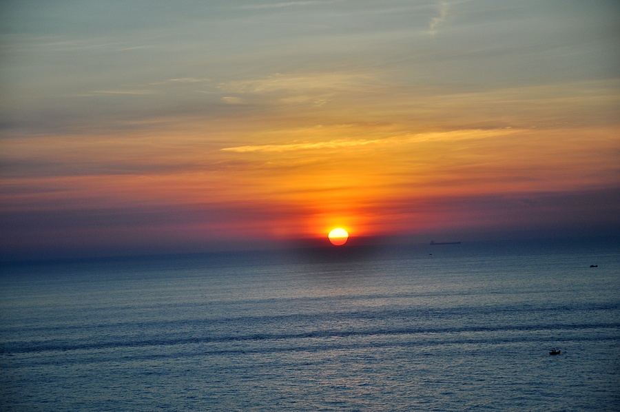 Đến Đại Lãnh vào lúc bình minh bạn sẽ được ngắm ánh mặt trời đầu tiên trên đất liền Việt Nam.