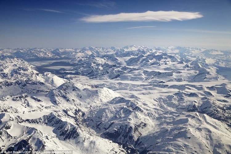 Trước khi đáp xuống sân bay thành phố New York, du khách may mắn sẽ có được một góc nhìn tuyệt đẹp của thành phố Manhattan.