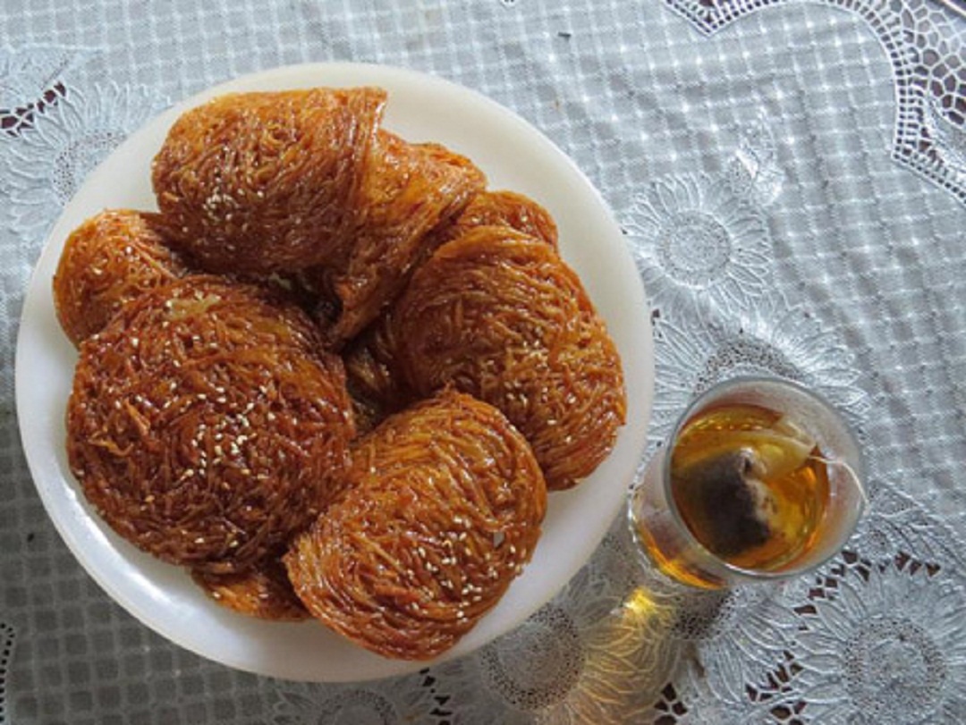 Ảnh 1: Bánh rế, món ăn dân dã trở thành đặc sản nổi tiếng ở Phan Thiết. Ảnh: Phước Bình.