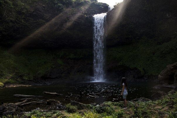 Những cảnh đẹp đến tê lòng khiến đôi chân họ không thể dừng bước.