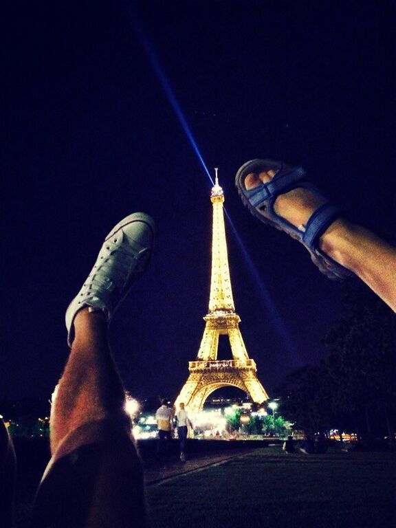 Để trang trải chi phí visa, họ đã kiếm việc làm trên dọc đường đi, không kể đó là công việc phụ hồ dưới cái lạnh buốt giá vào mùa đông ở Georgia hay kiếm thêm dù chỉ vài đồng nhờ dạy tiếng Anh cho trẻ em tại Đà Nẵng, Việt Nam. Ievegnii còn vác theo cả chiếc trống được tặng ở Trung Quốc để biểu diễn gây quỹ và họ luôn luôn nhận được rất nhiều sự chia sẻ của mọi người từ khắp mọi nơi trên thế giới. 