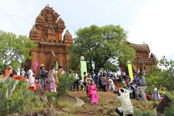 Tung bung le hoi Kate Cham Ninh Thuan hinh anh