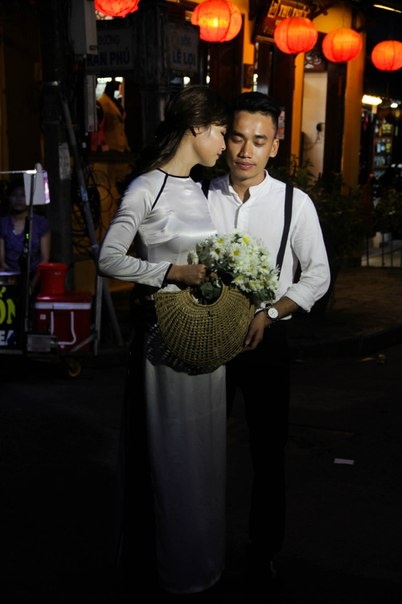 Hình ảnh thiếu nữ trong chiếc áo dài trắng tinh khôi lúc nào cũng khiến anh chàng Ukraine xao xuyến.