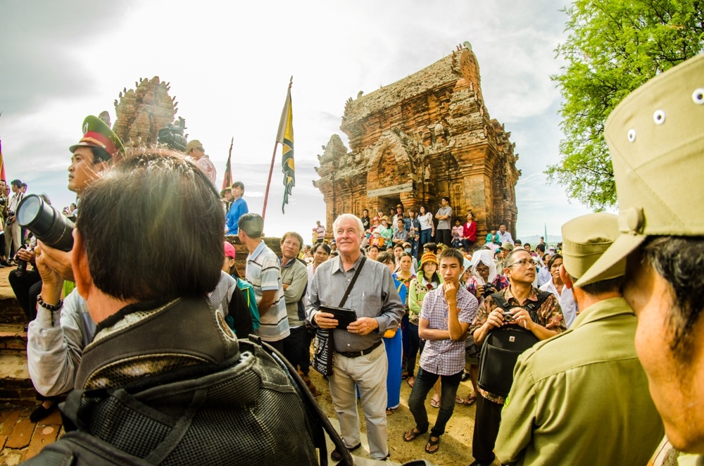 Một người nước ngoài tại lễ hội. 