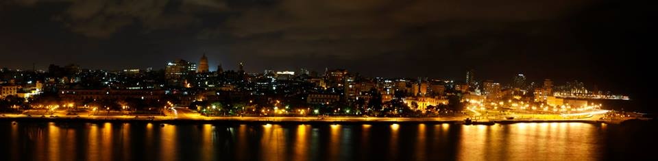 Lung linh đêm sắc màu ở cảng La Habana – trái tim của hòn đảo tự do. La Habana là thủ đô của đất nước Cuba xinh đẹp lọt vào top trong danh sách 7 thành phố kỳ quan của thế giới do Tổ chức New7Wonders phát động và bình chọn.