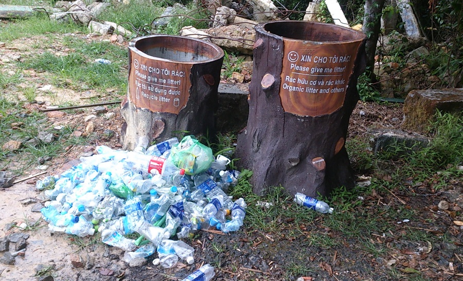 Rác ở Bạch Mã được gom và phân loại rất khoa học.