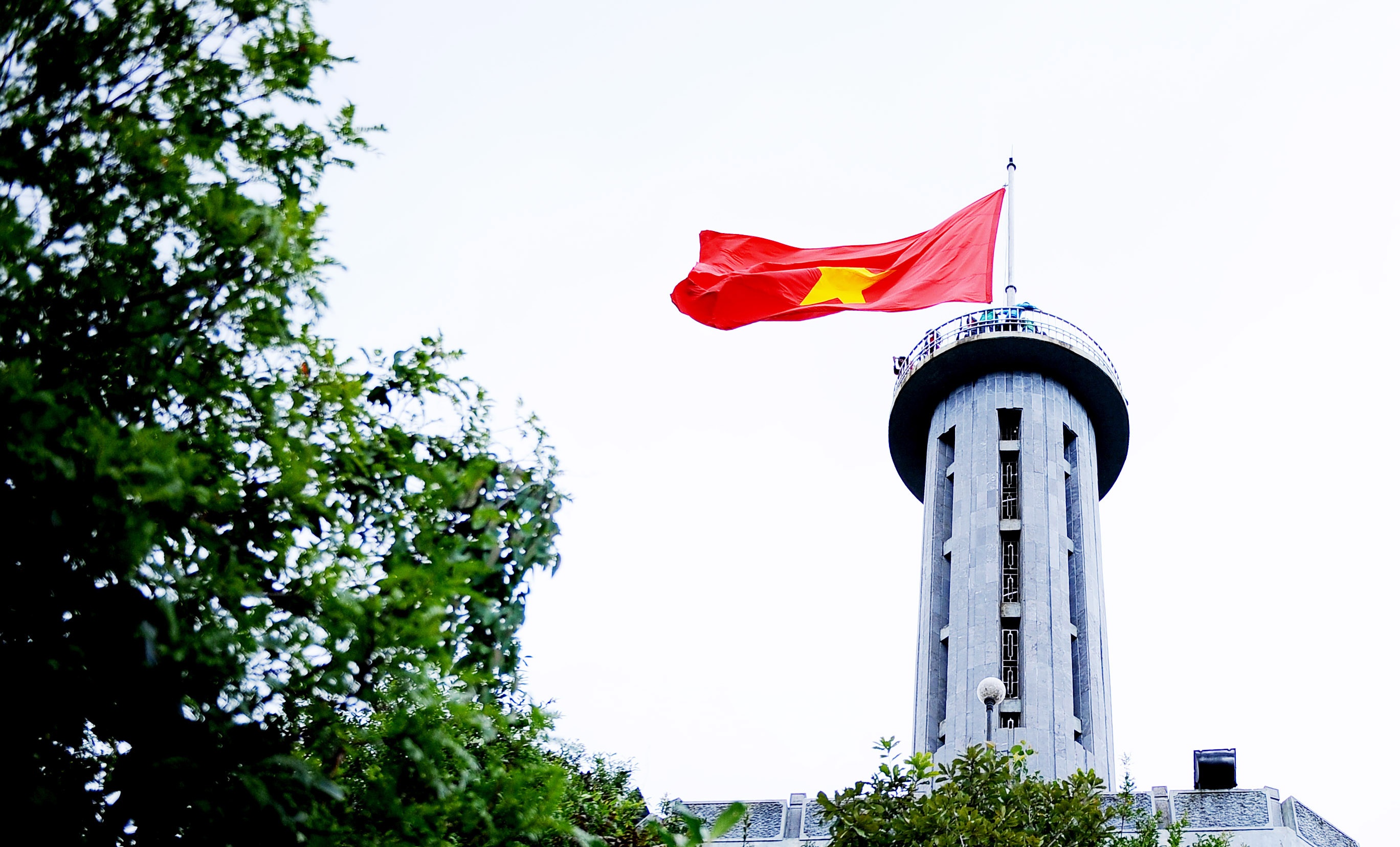 Đường lên Cột Cờ Lũng Cú.