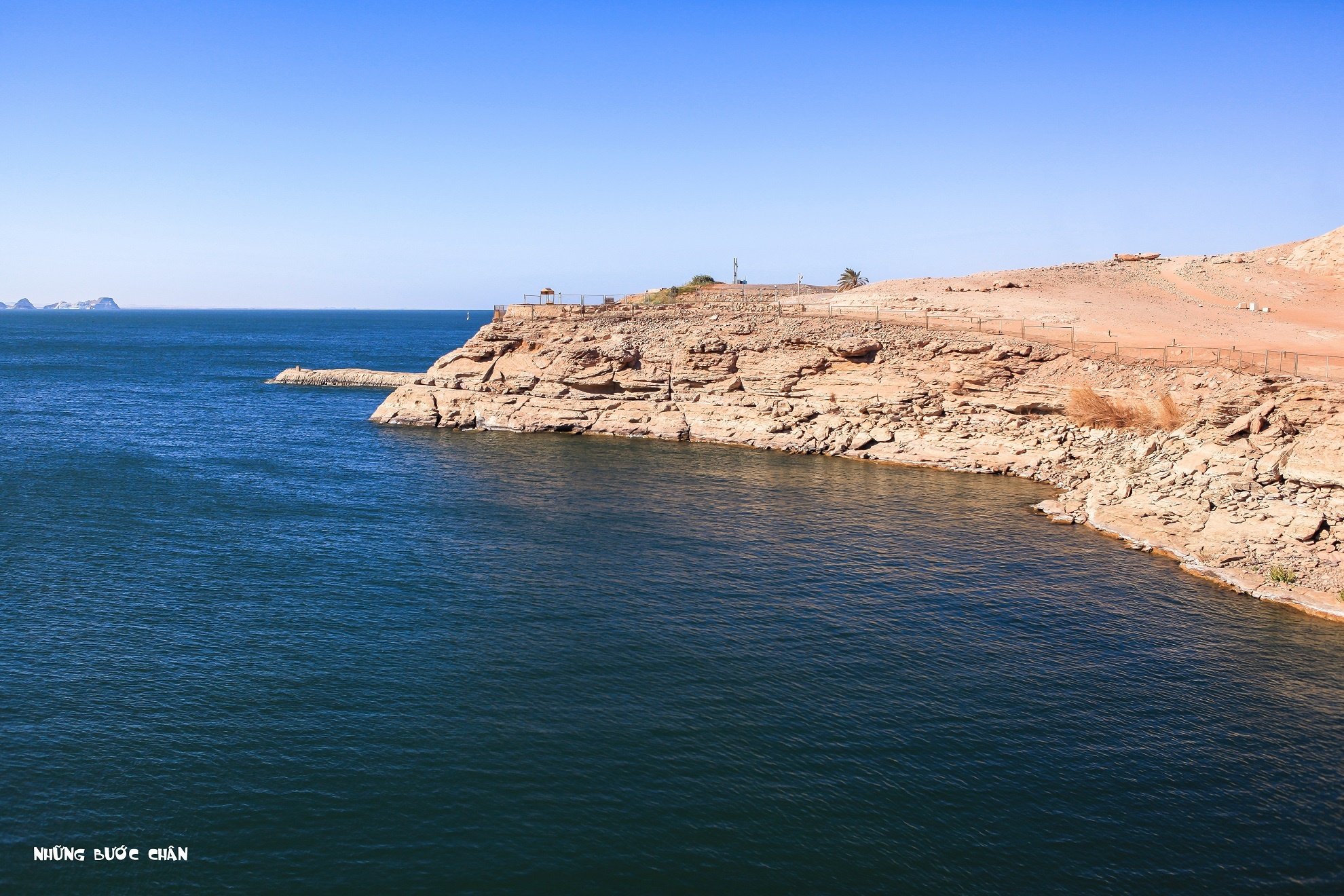 Hồ Nassar làm cho Abu Simbel thêm phần quyến rũ.