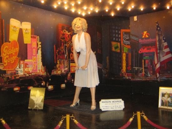 Bảo tàng Bảo tàng tình dục ở Amsterdam, Hà Lan được mở cửa vào năm 1986 và nằm ở một trên phố Damrak, một trong những con phố nhộn nhịp nhất ở Amsterdam với tên gọi đầy đủ là 