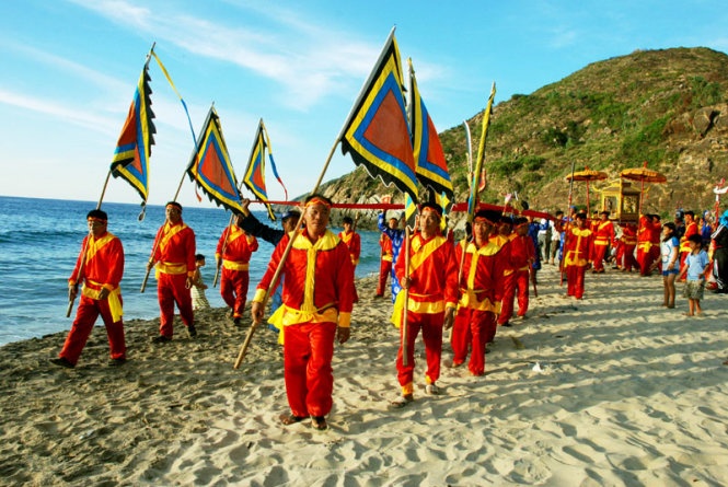 Bãi hố Nhà Cang được người dân địa phương xem là “bãi đất thiêng” và là nơi Vạn đầm Xương Lý tổ chức lễ nghinh rước thần linh trong dịp lễ hội cầu ngư vào ngày mùng 10 tháng giêng âm lịch hằng năm. Ảnh: Hoa Khá.