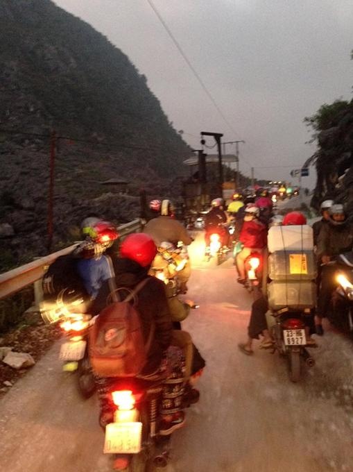 Từng đoàn xe đổ về Hà Giang 23/10/2015. Ảnh: Vũ Tùng.