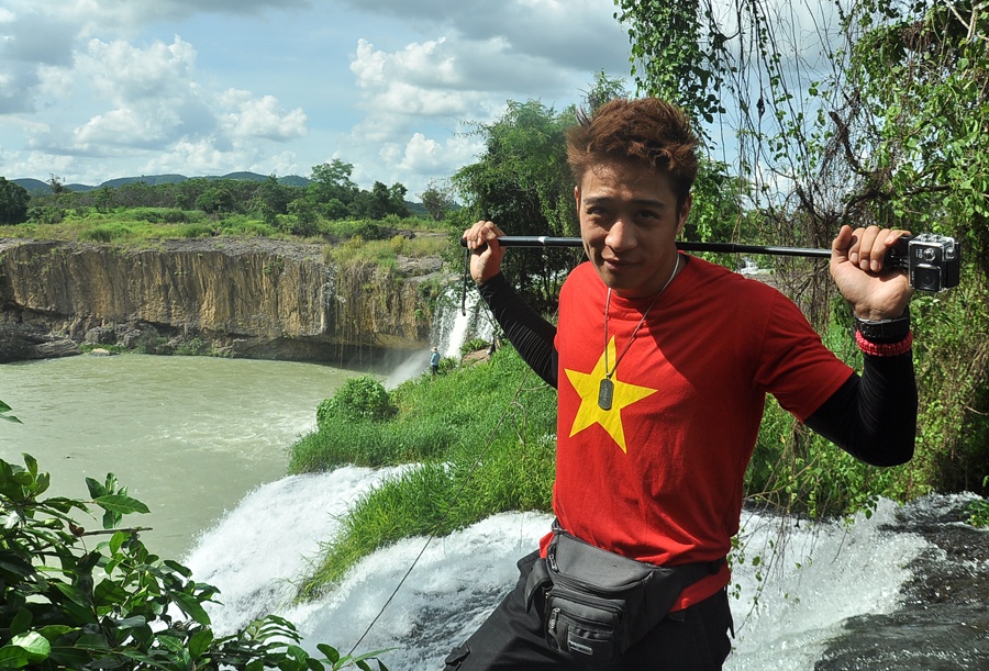 Hanh trinh phuot 2.200 km cua 'hotboy noi loan' hinh anh