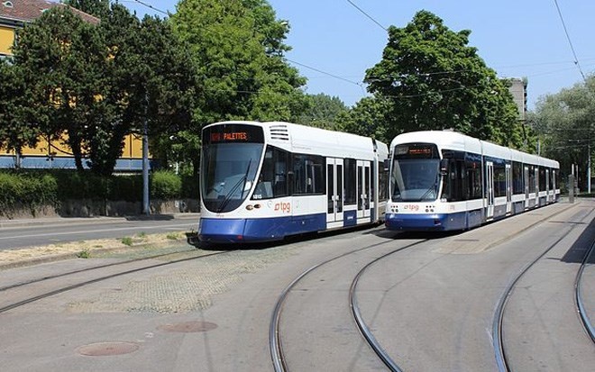 Hệ thống xe điện ở Geneva, Thụy Sĩ, vận hành năm 1862. Với 4 làn đường, trạm xe điện Geneva được xem là một trong những trạm xe điện lớn nhất châu Âu.