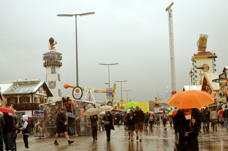 Cuối tháng 9 đến đầu tháng 10, lễ hội bia ở Munich diễn ra và thu hút đông đảo người dân đến từ nhiều nơi trên nước Đức cũng như khách du lịch.