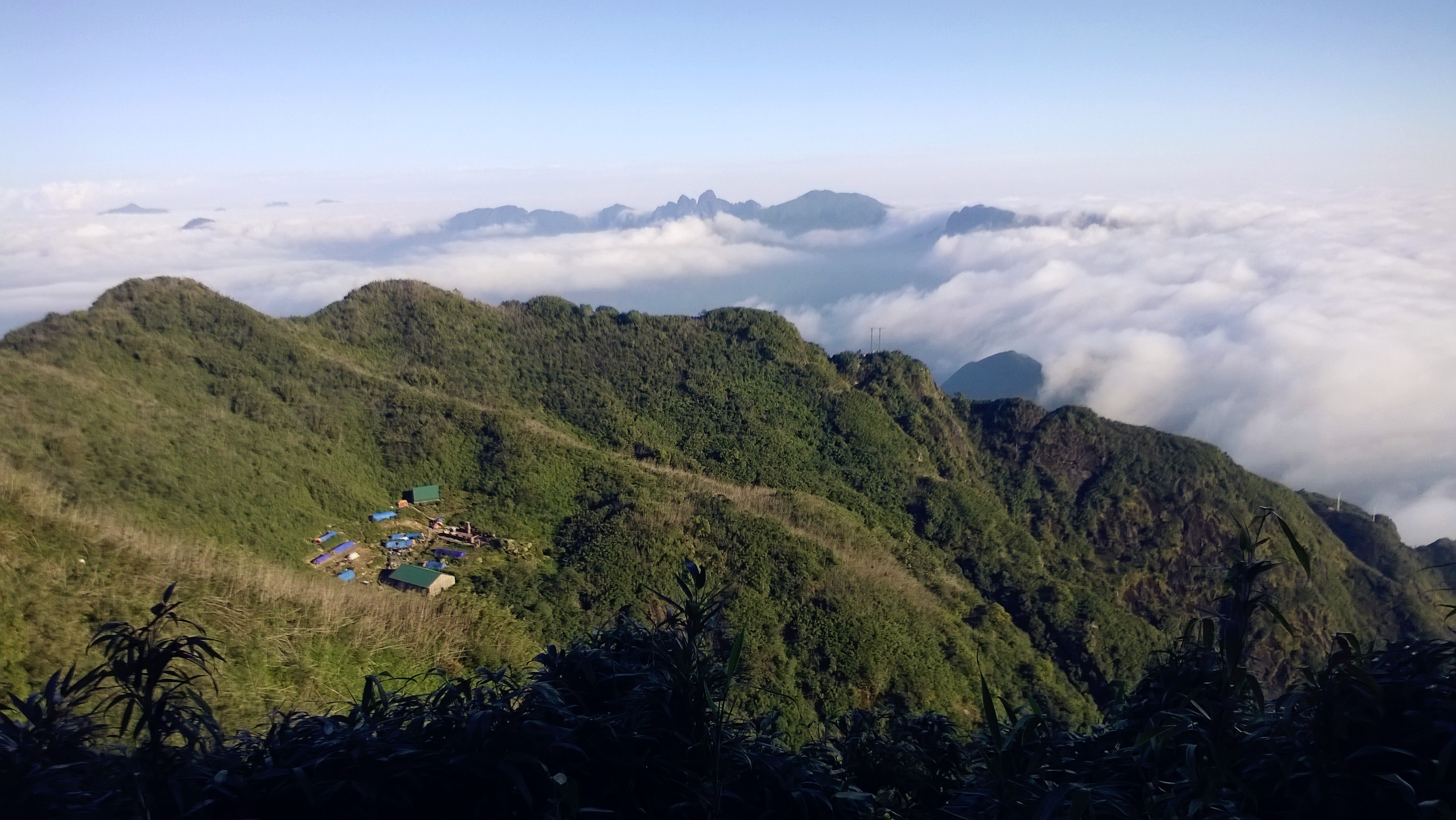 Bua com y nghia nhat doi tren duong leo Fansipan hinh anh