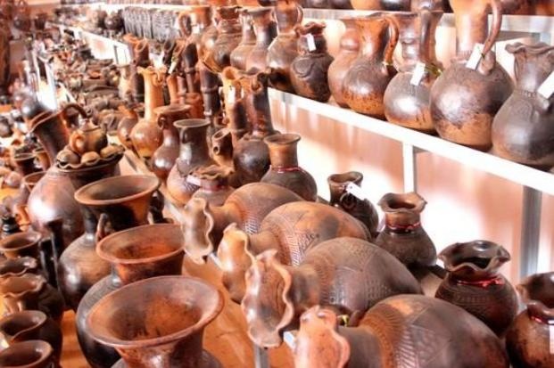 Sản phẩm làm từ gốm. Ảnh : Lệ Trinh.