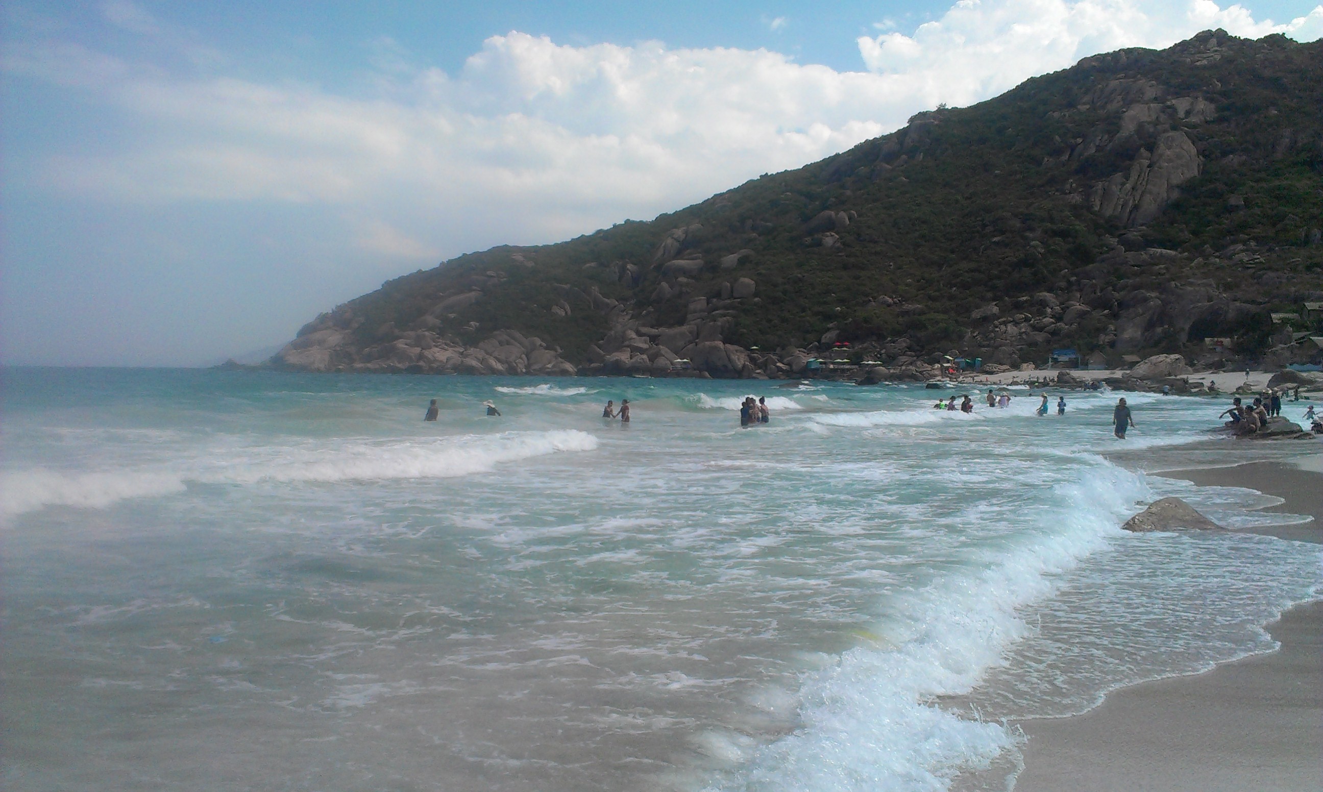 Bãi Chướng nước và cát trắng cực trong và sạch mê hồn.