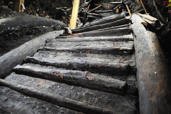 Cầu thang gỗ ở Hallstatt, Áo.