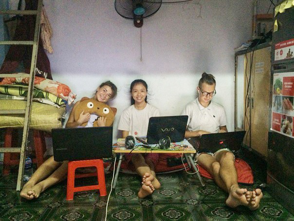 Tay balo ke chuyen o nho, an chung o Viet Nam hinh anh