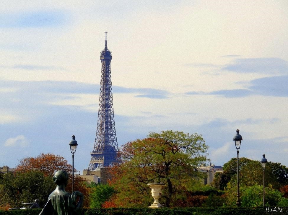 Paris vao mua lang man nhat trong nam hinh anh