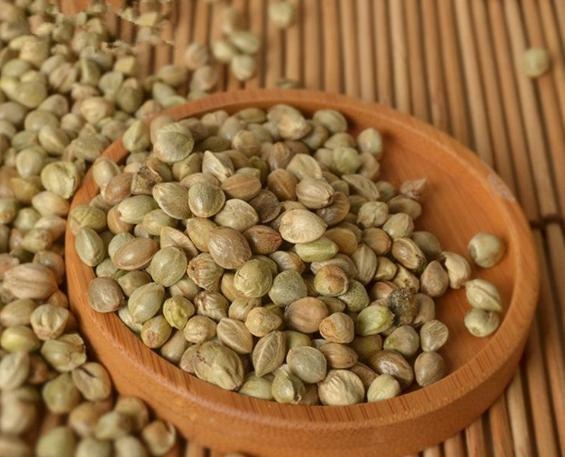 Hạt cây gai dầu: Hạt cây gai dầu rất giàu dinh dưỡng, có chứa các amino axit dễ hấp thụ, giúp các cơ săn chắc, hỗ trợ tiêu hóa. Hạt cây gai dầu có thể là một món ăn vặt lý tưởng giúp cân bằng lượng đường trong máu, hoặc cũng có thể làm gia vị cho các món salad. Ảnh: Aliexpress.