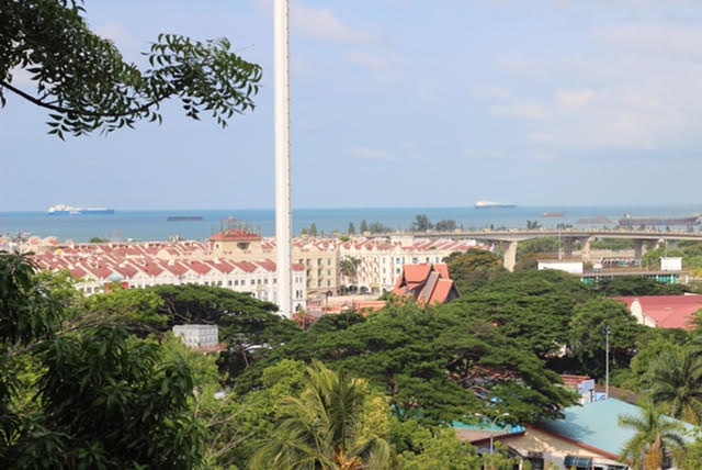 Kết thúc chuyến đi, chúng tôi không quên dạo quanh khu phố cổ và bảo tàng Hàng Hải để chọn cho mình những món quà lưu niệm và tìm hiểu những nét lịch sử của Malaka.